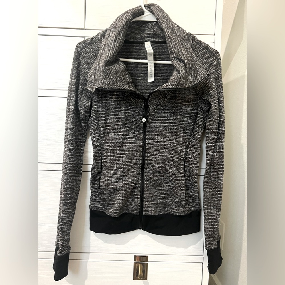 Lululemon zip up jacket, 4
